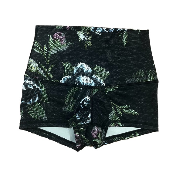 Lululemon high waisted floral 2” inseam shorts size 4 - Picture 1 of 4